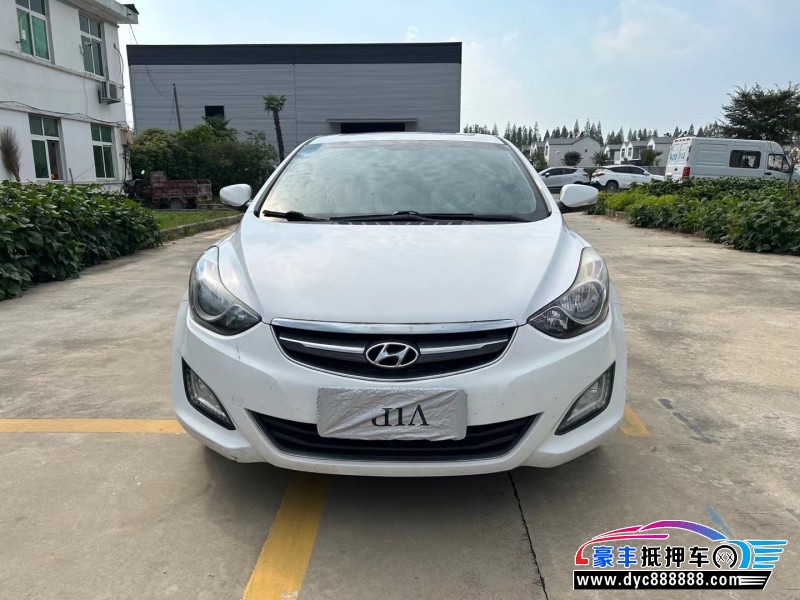 15年现代朗动轿车抵押车出售