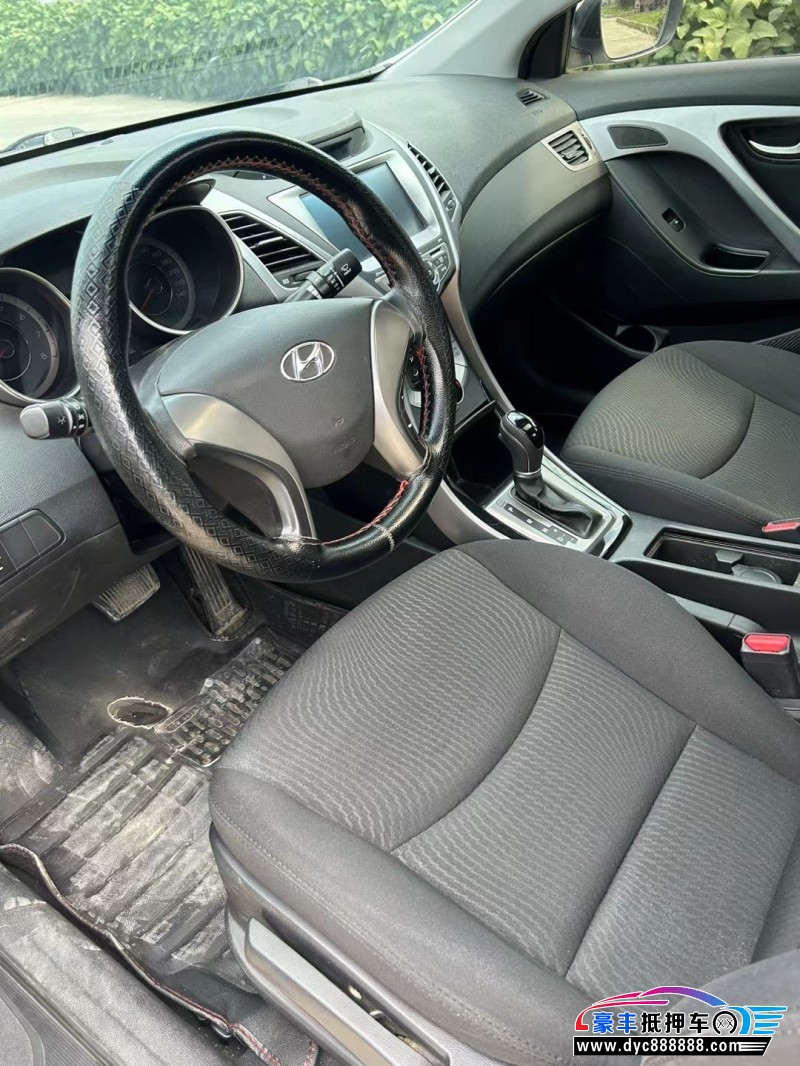 15年现代朗动轿车抵押车出售