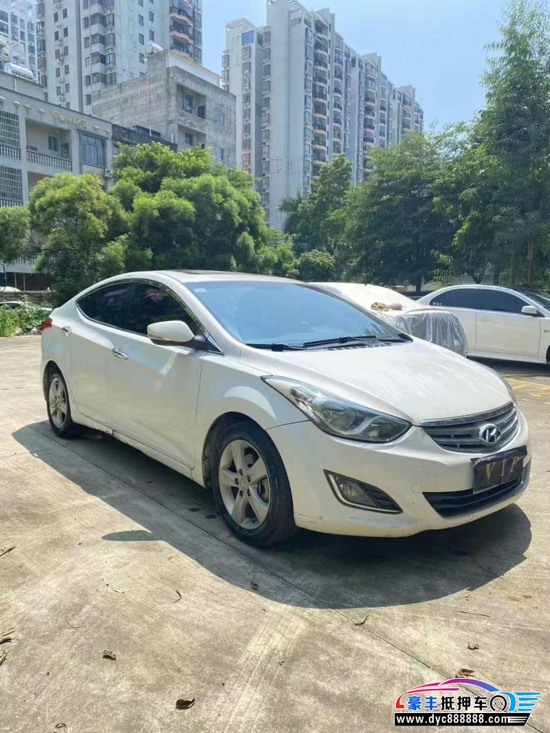 13年现代朗动轿车抵押车出售