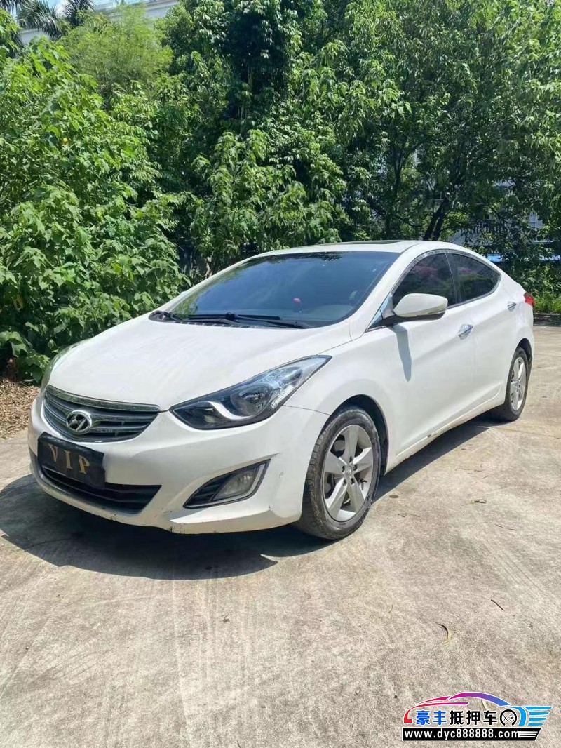 13年现代朗动轿车抵押车出售