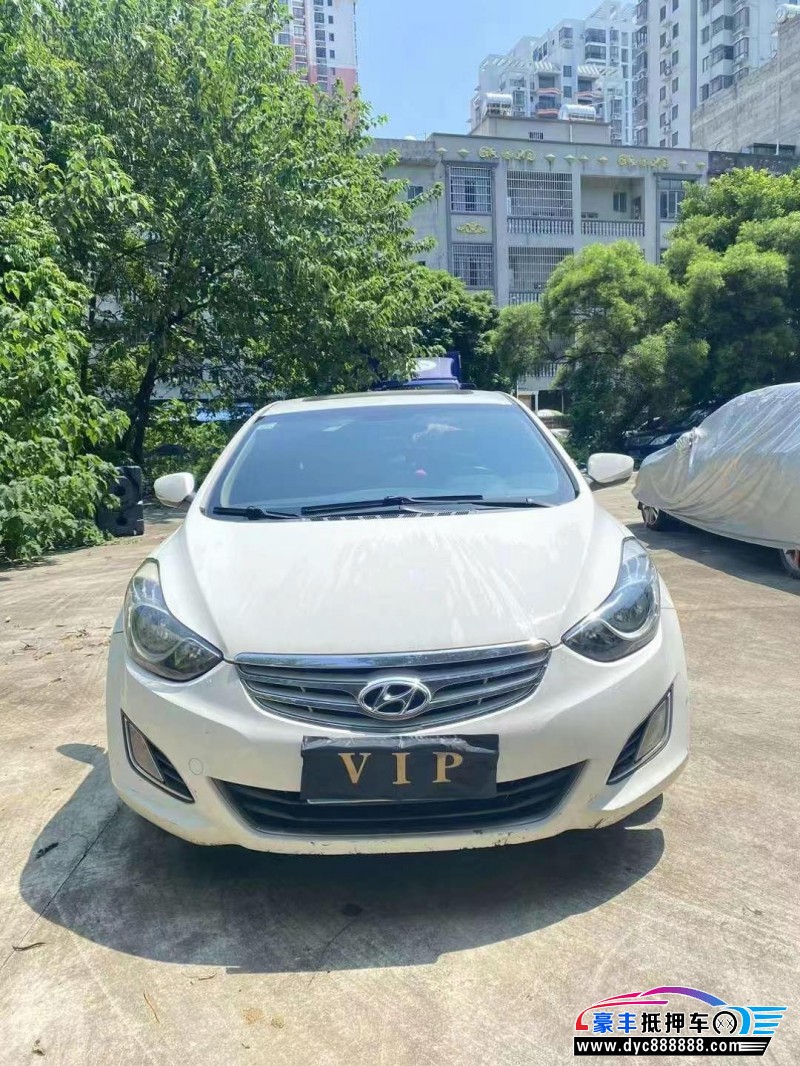 13年现代朗动轿车抵押车出售