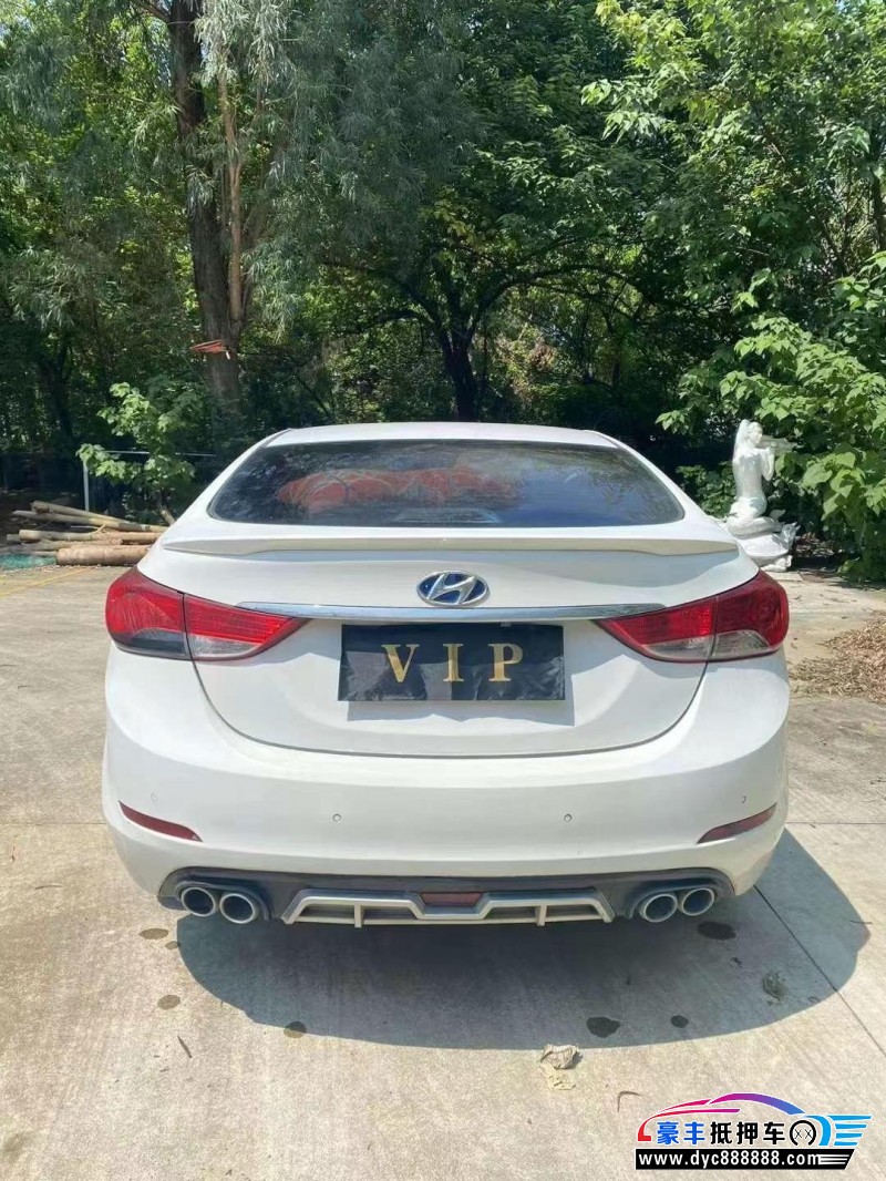 13年现代朗动轿车抵押车出售