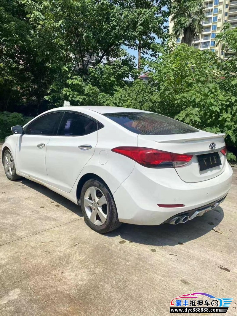 13年现代朗动轿车抵押车出售