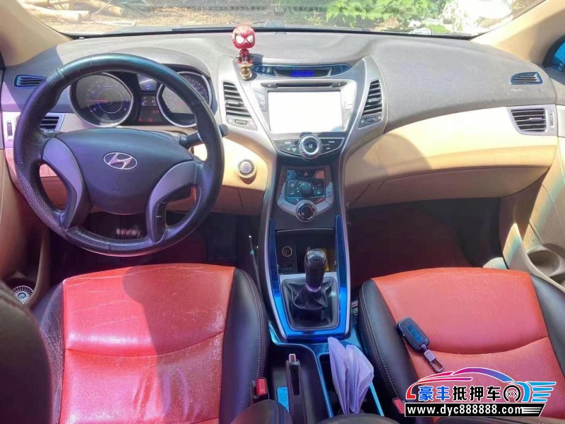 13年现代朗动轿车抵押车出售