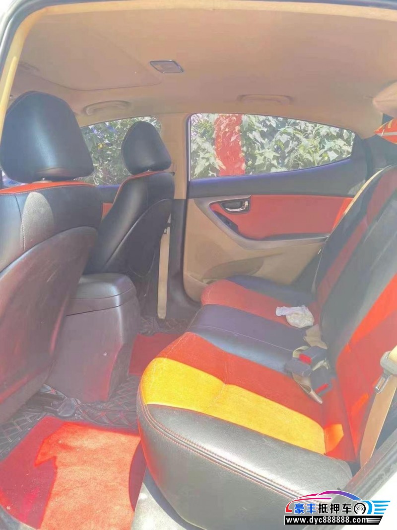 13年现代朗动轿车抵押车出售