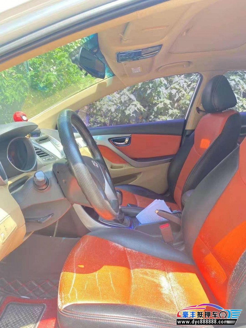 13年现代朗动轿车抵押车出售