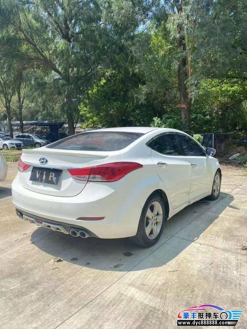 13年现代朗动轿车抵押车出售