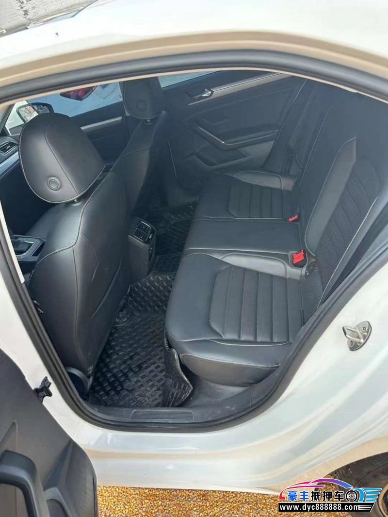 20年大众凌渡轿车抵押车出售