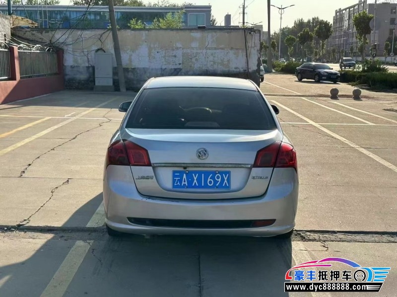 13年别克凯越轿车抵押车出售