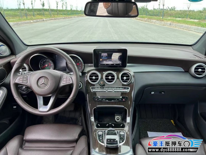 18年奔驰GLC轿车抵押车出售