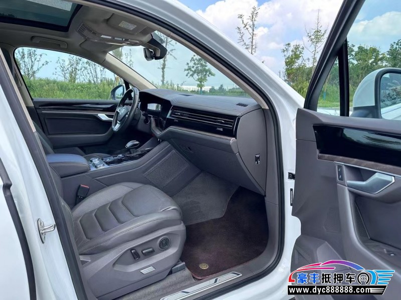 20年大众途锐轿车抵押车出售