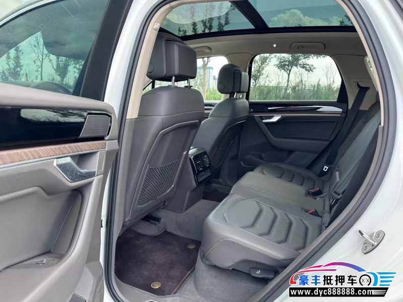 20年大众途锐轿车抵押车出售