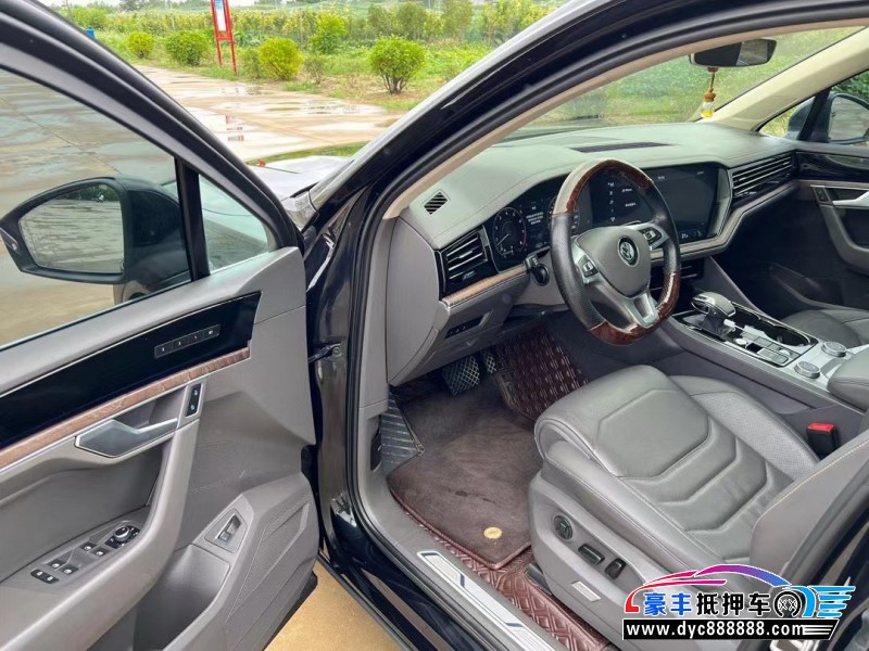 20年大众途锐轿车抵押车出售