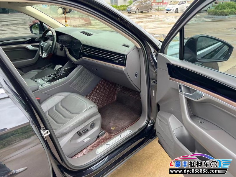 20年大众途锐轿车抵押车出售