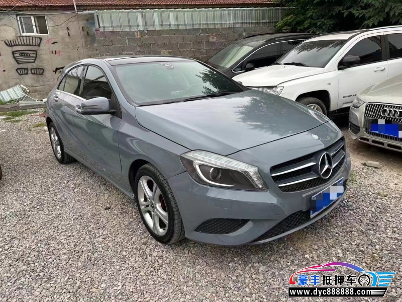 14年奔驰A轿车抵押车出售