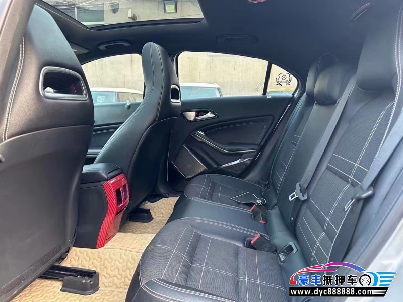 14年奔驰A轿车抵押车出售