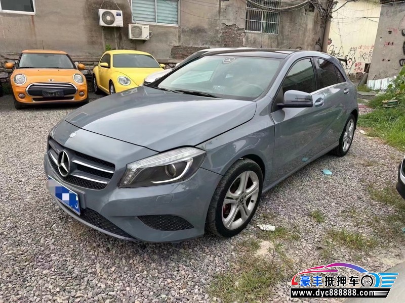 14年奔驰A轿车抵押车出售