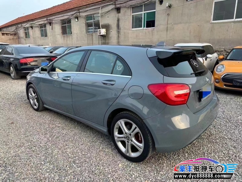 14年奔驰A轿车抵押车出售