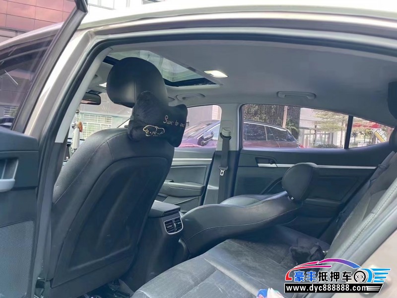 16年现代领动轿车抵押车出售