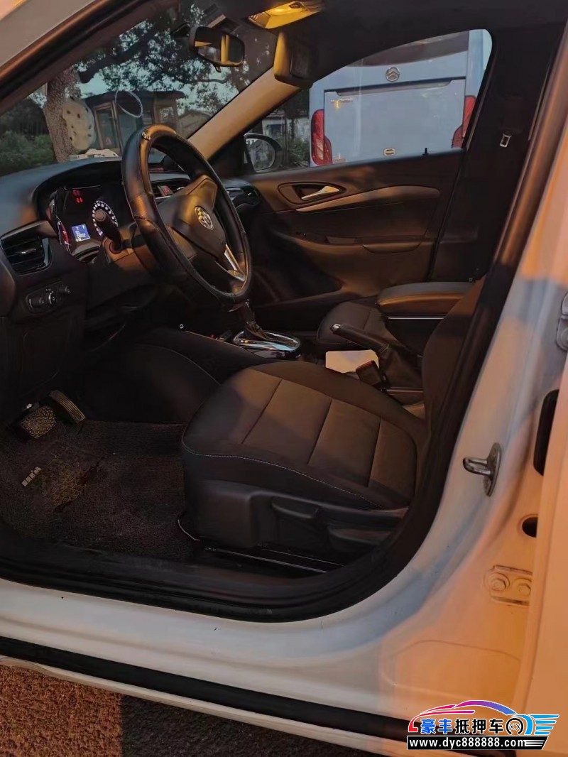 19年别克凯越轿车抵押车出售