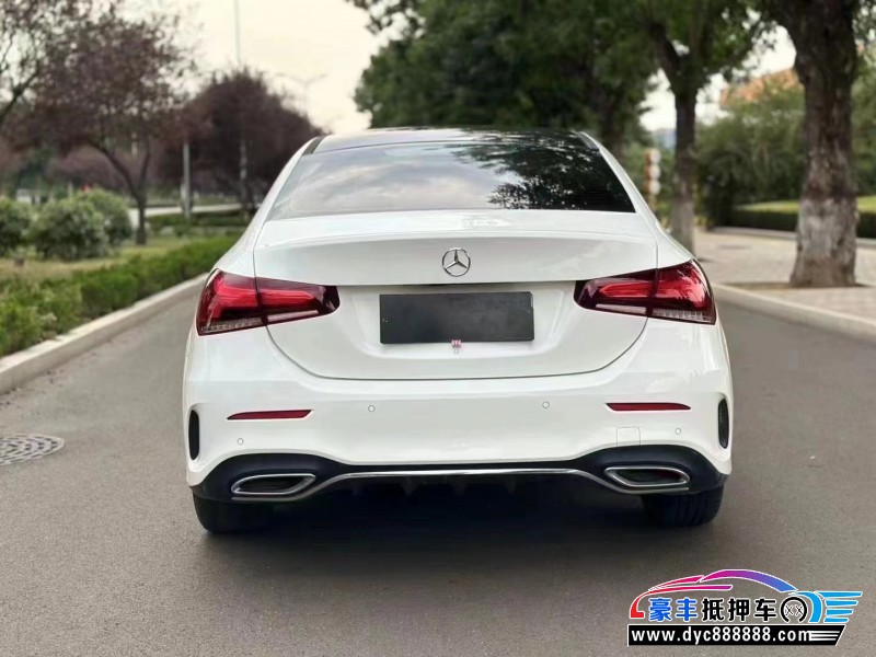 19年奔驰A轿车抵押车出售