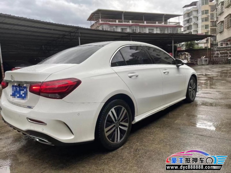 19年奔驰A轿车抵押车出售