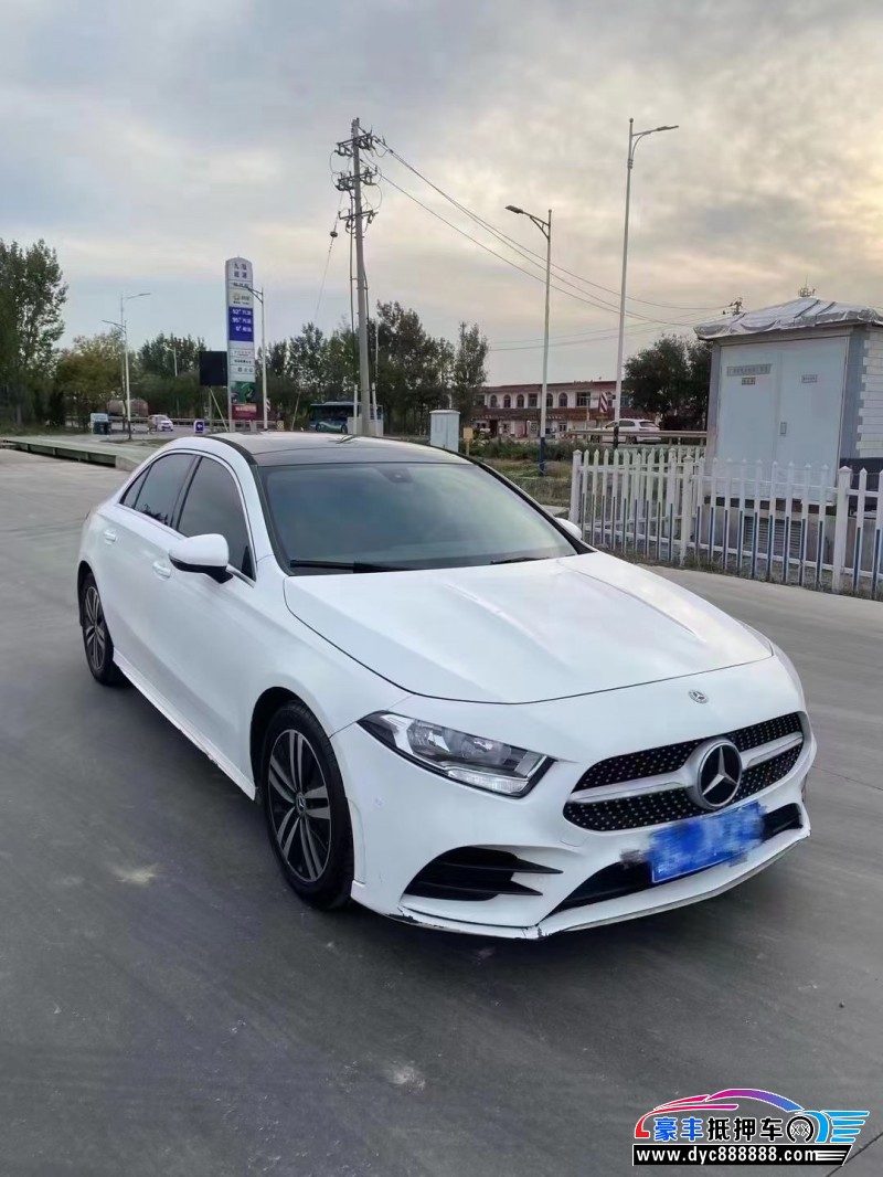 19年奔驰A轿车抵押车出售