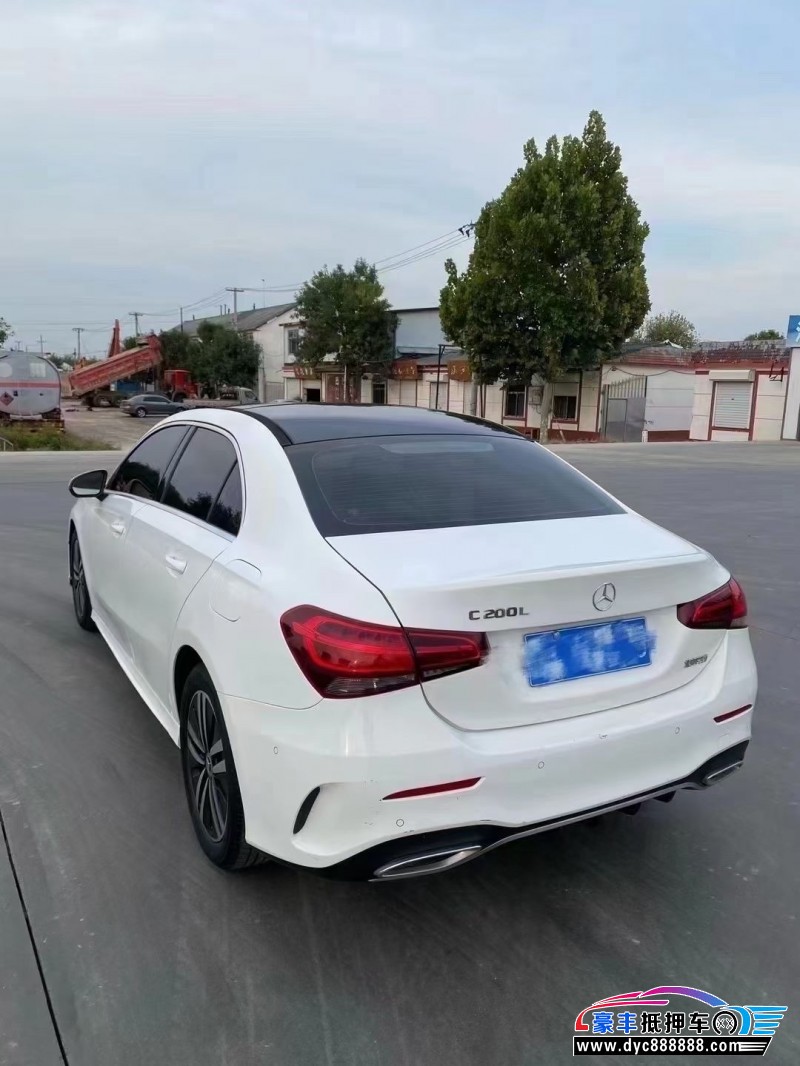 19年奔驰A轿车抵押车出售