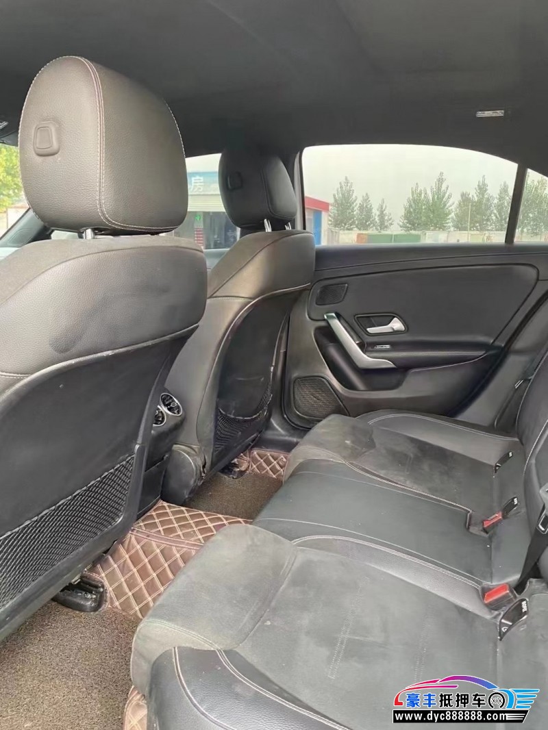 19年奔驰A轿车抵押车出售