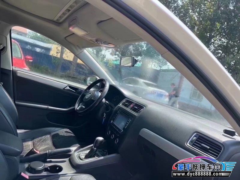 14年大众速腾轿车抵押车出售