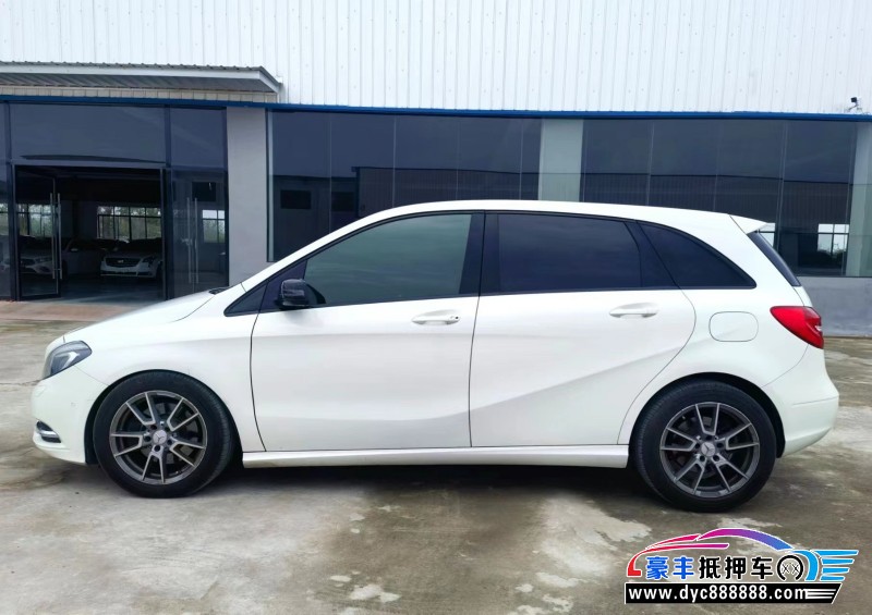 14年奔驰B轿车抵押车出售