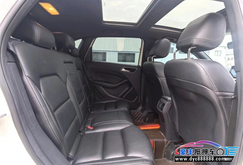 14年奔驰B轿车抵押车出售