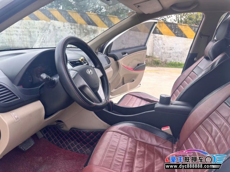 16年现代瑞纳轿车抵押车出售