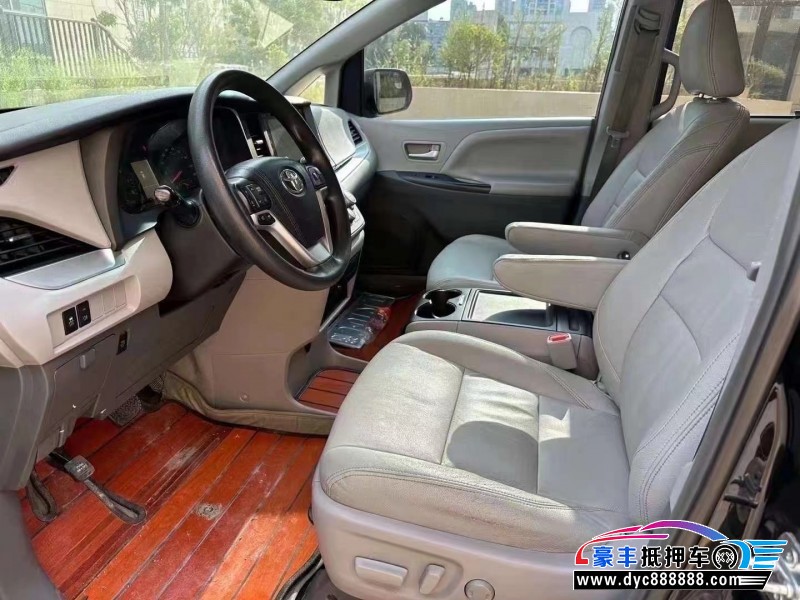 16年丰田塞纳MPV抵押车出售