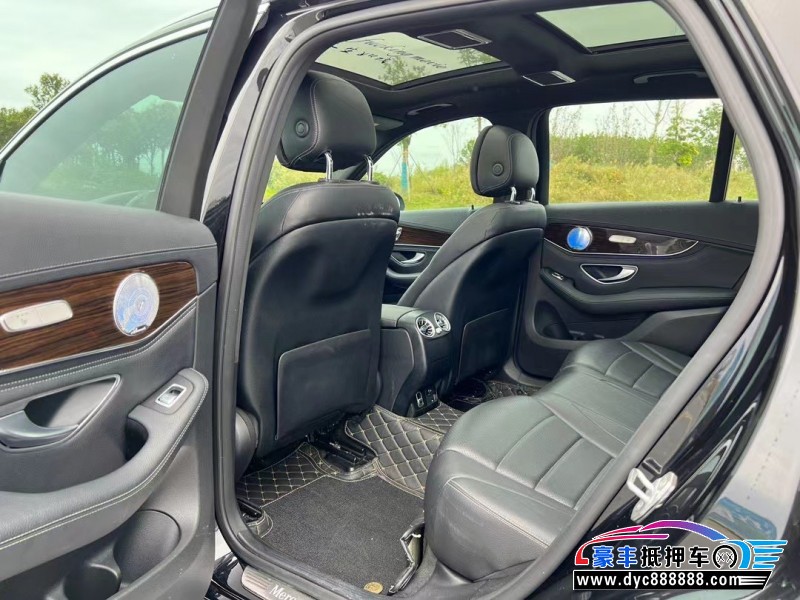 18年奔驰GLC轿车抵押车出售