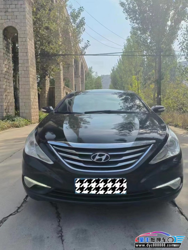 13年现代索纳塔轿车抵押车出售