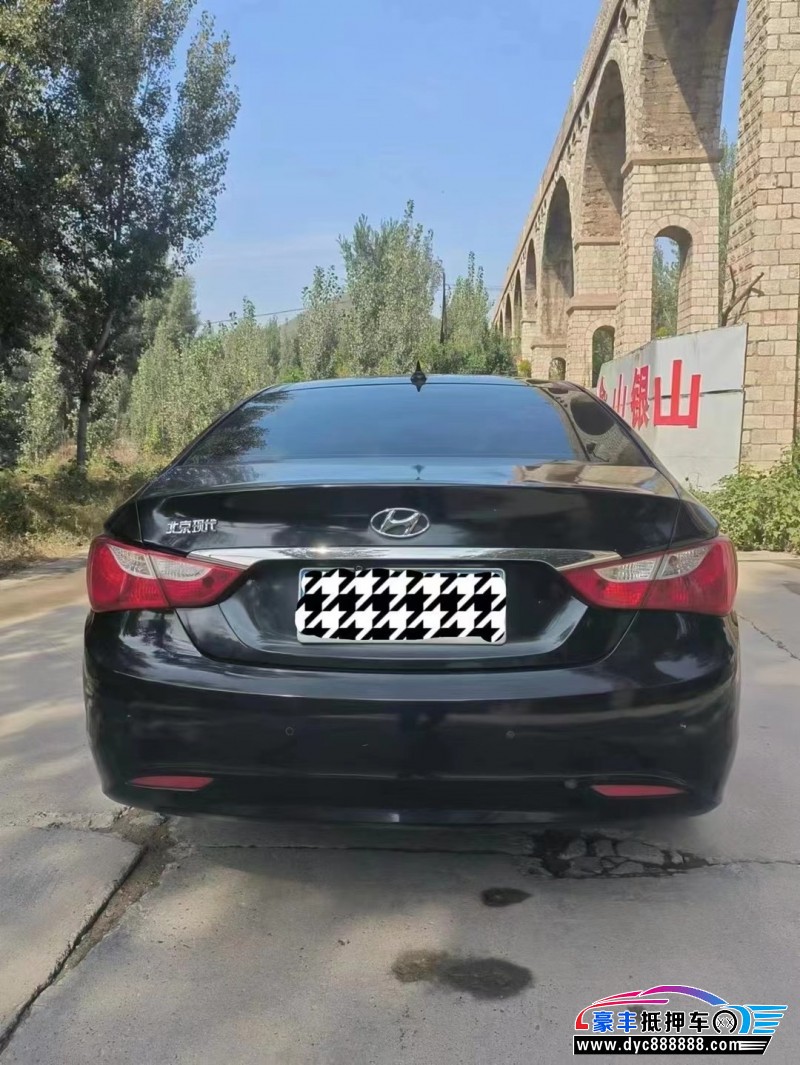 13年现代索纳塔轿车抵押车出售