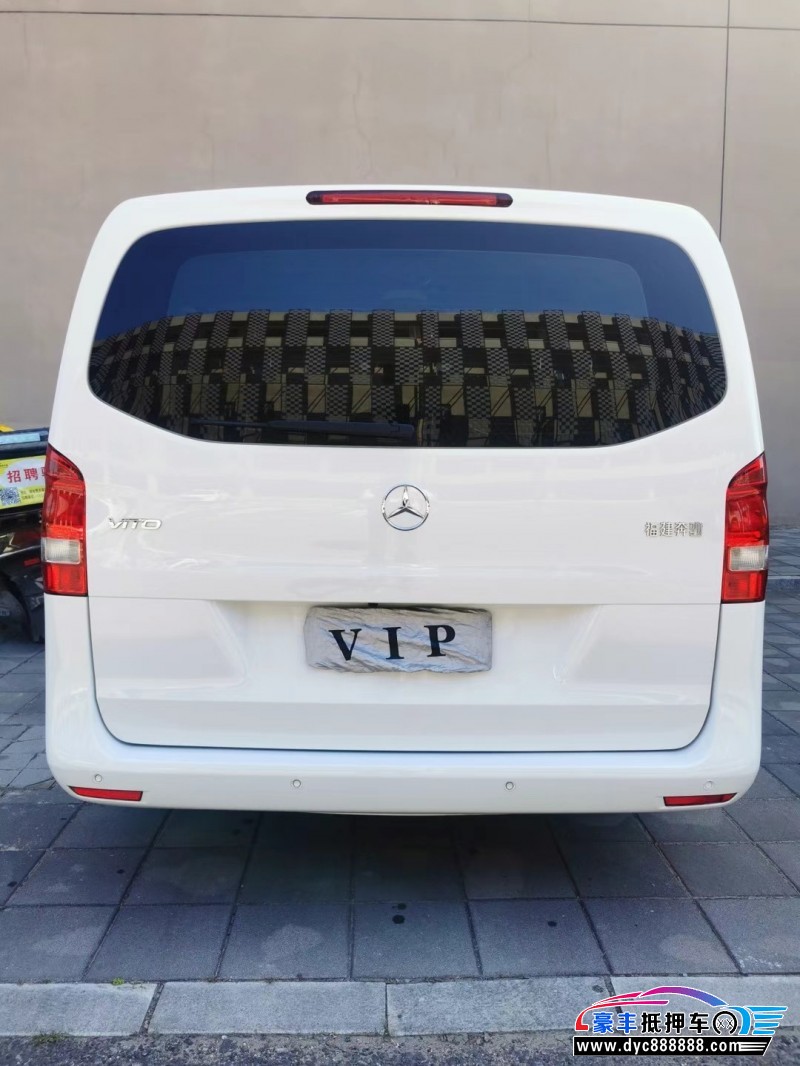 18年奔驰威霆轿车抵押车出售