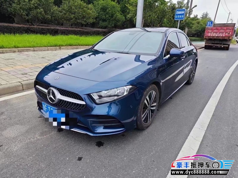 19年奔驰A轿车抵押车出售
