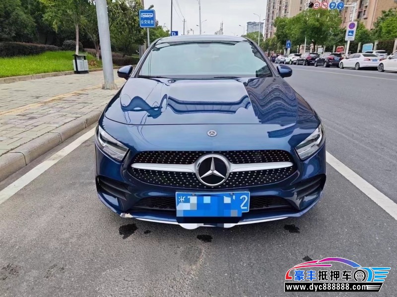 19年奔驰A轿车抵押车出售