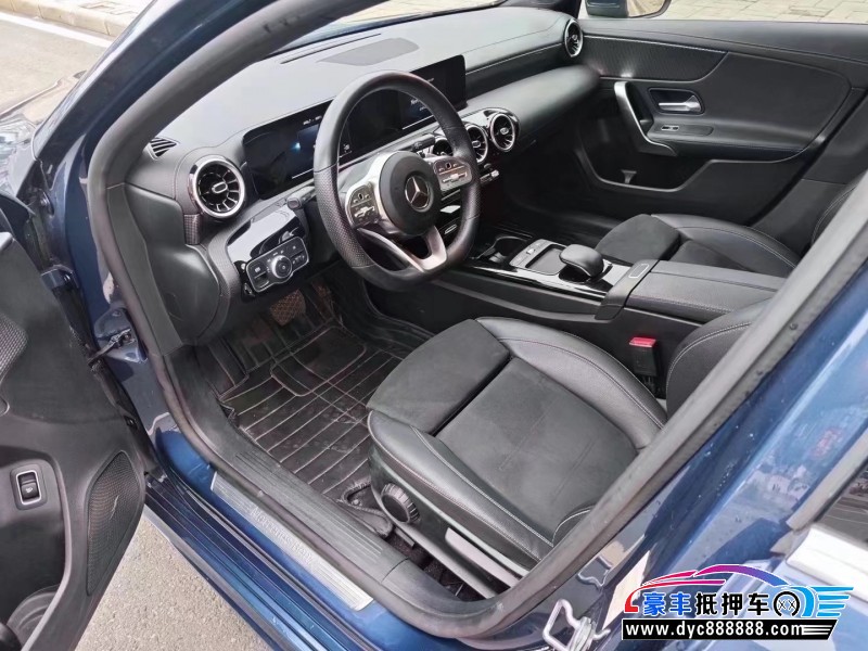 19年奔驰A轿车抵押车出售