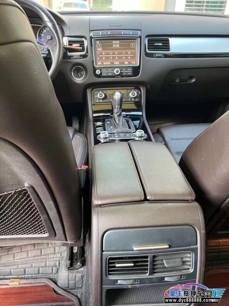 18年大众途锐轿车抵押车出售