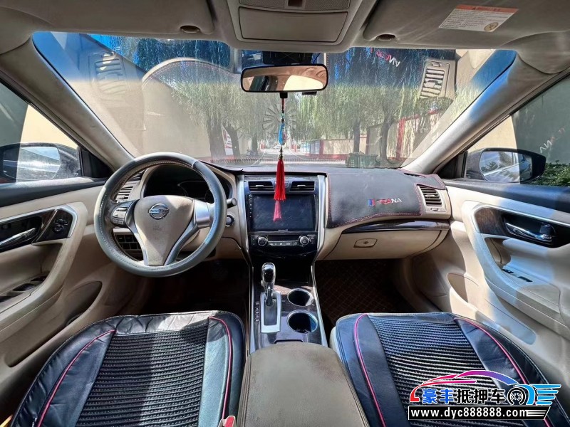 16年日产天籁轿车抵押车出售