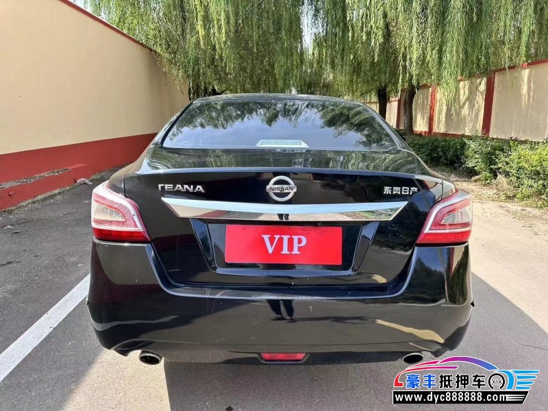 16年日产天籁轿车抵押车出售