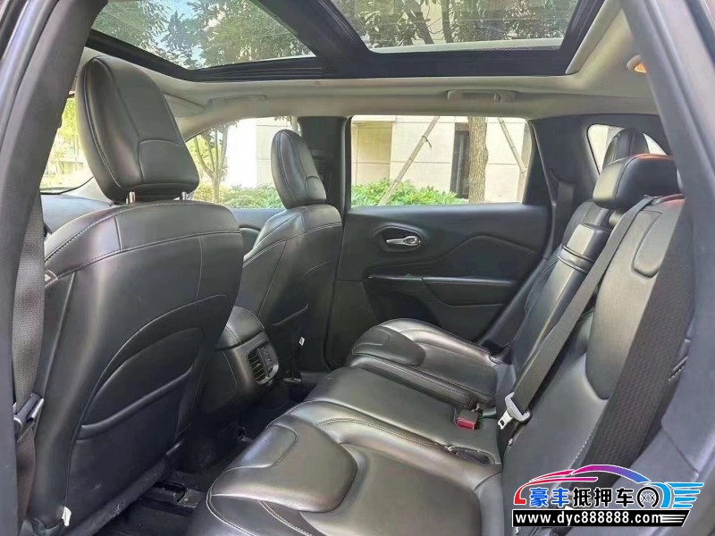 16年Jeep自由光SUV抵押车出售