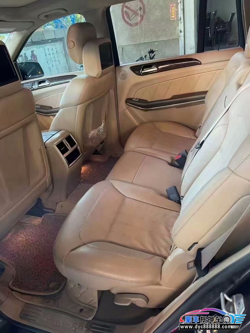 13年奔驰GL轿车抵押车出售