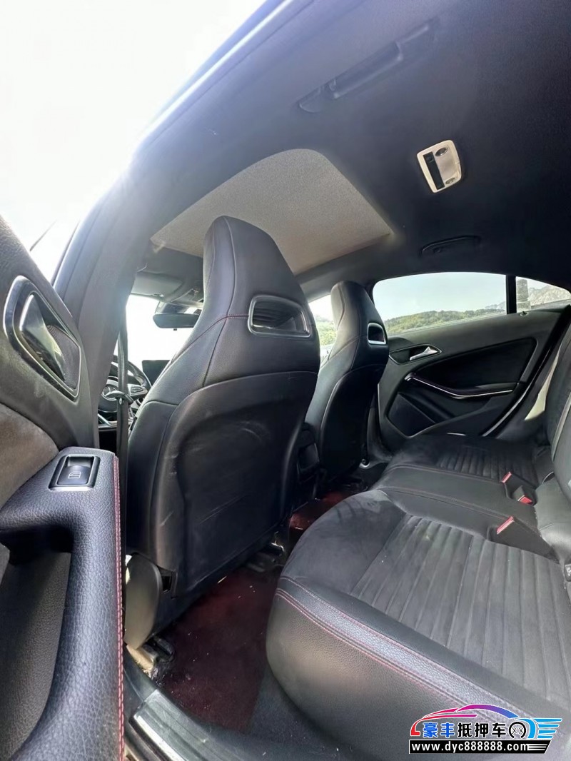 17年奔驰CLA轿车抵押车出售