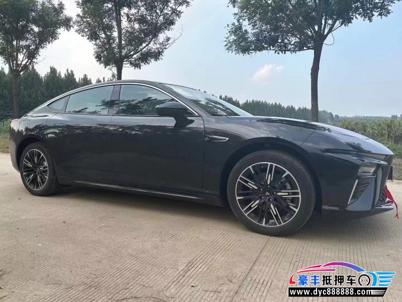 23年哪吒u-ll400轿车抵押车出售