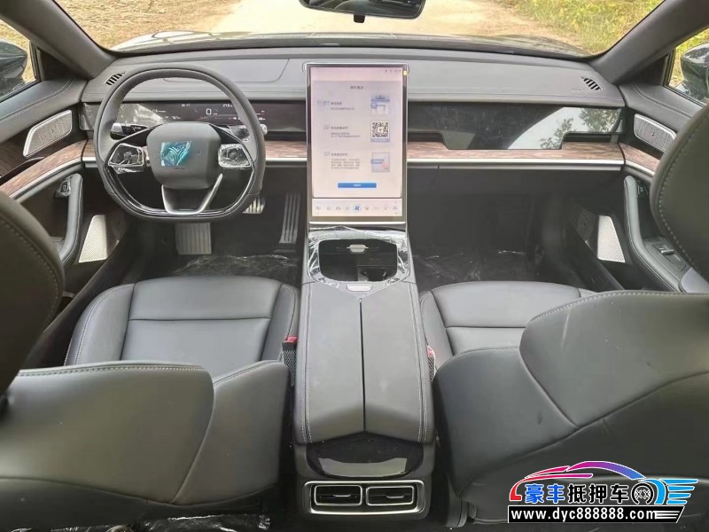 23年哪吒u-ll400轿车抵押车出售