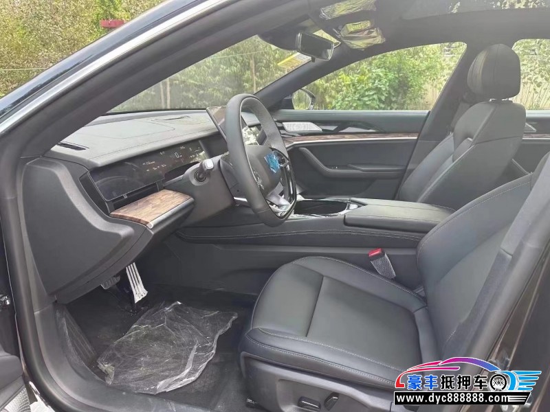 23年哪吒u-ll400轿车抵押车出售